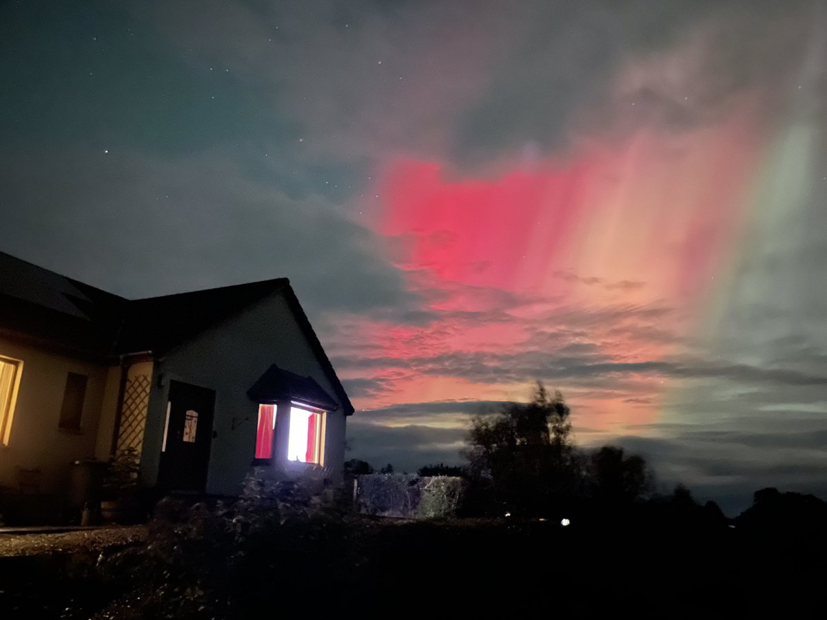 agmcgill's tweet photo. @IkaFerrerGotic We’ve been seeing them a lot this year up in Dornoch. Even had the corona directly overhead twice with colours visible to the naked eye. https://t.co/nXwXlb2Var