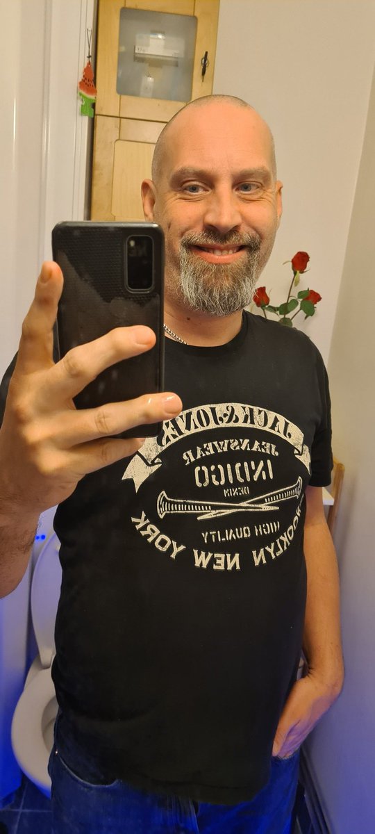 Så här ser man ut efter 12 timmar grogg.
#grogg #fylla