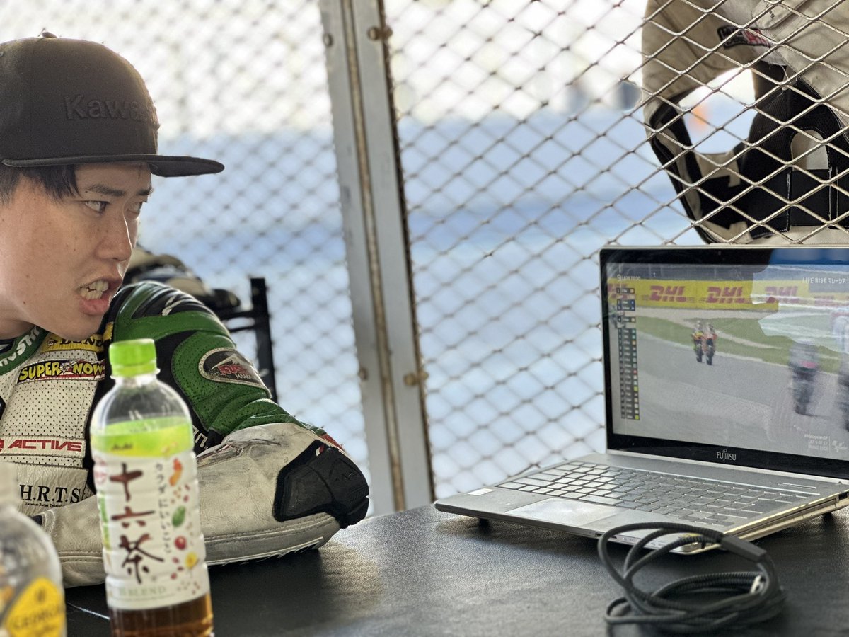 本日も鈴鹿サーキットにてスポーツ走行！
台数が多く赤旗も多いです🟥

安全に行きましょう！！