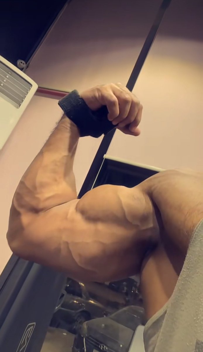 💪Muscles worship 💪 tweet media