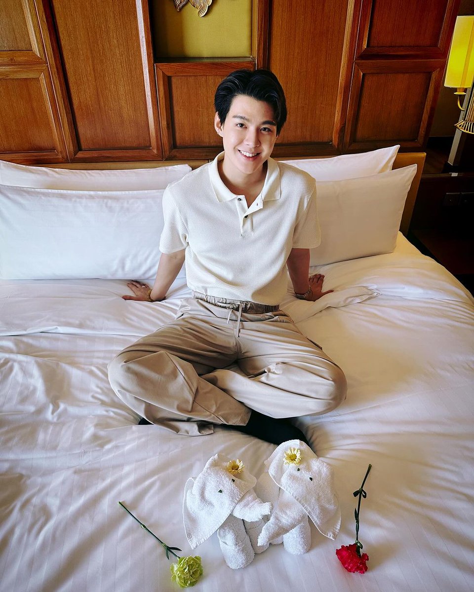 PockynSaint's tweet image. น้องลงรูปถ่ายในห้องพัก ที่ไปทำบุญ ทอดกฐิน ที่จังหวัดเชียงใหม่ กับ #3Vs  ที่พักแนวไทยๆ เมืองเหนือ น่าไปพักมากจ้า 
IG: saintsup 
🔗instagram.com/p/DB3GaxUzNBN/…
#Saint_sup #MingEr #เซ้นต์ศุภพงษ์