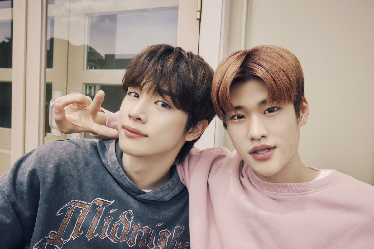 etudeplay's tweet photo. 연말파티가 이렇게 훈훈할 일이야..?🥹
영화 스틸컷같은 투샷에 
오늘도 설레는 뛰드,,💗
아무래도 이 조합이라면 사랑할 수 밖에🫶🏻

⋆ ˚｡⋆୨ ʚɞ ୧⋆ ˚｡⋆

𝐄𝐓𝐔𝐃𝐄 X 𝙍𝙄𝙄𝙕𝙀 💌𝑫𝒆𝒂𝒓 𝑴𝒚 𝑩𝒆𝒔𝒕𝒊𝒆 

📮성찬’s PICK 
#하트팝듀오블러셔 #디어마이핑크

📮소희’s PICK 
#진저슈가멜팅밤 #커들리플럼

⋆ ˚｡⋆୨ ʚɞ ୧⋆ ˚｡⋆