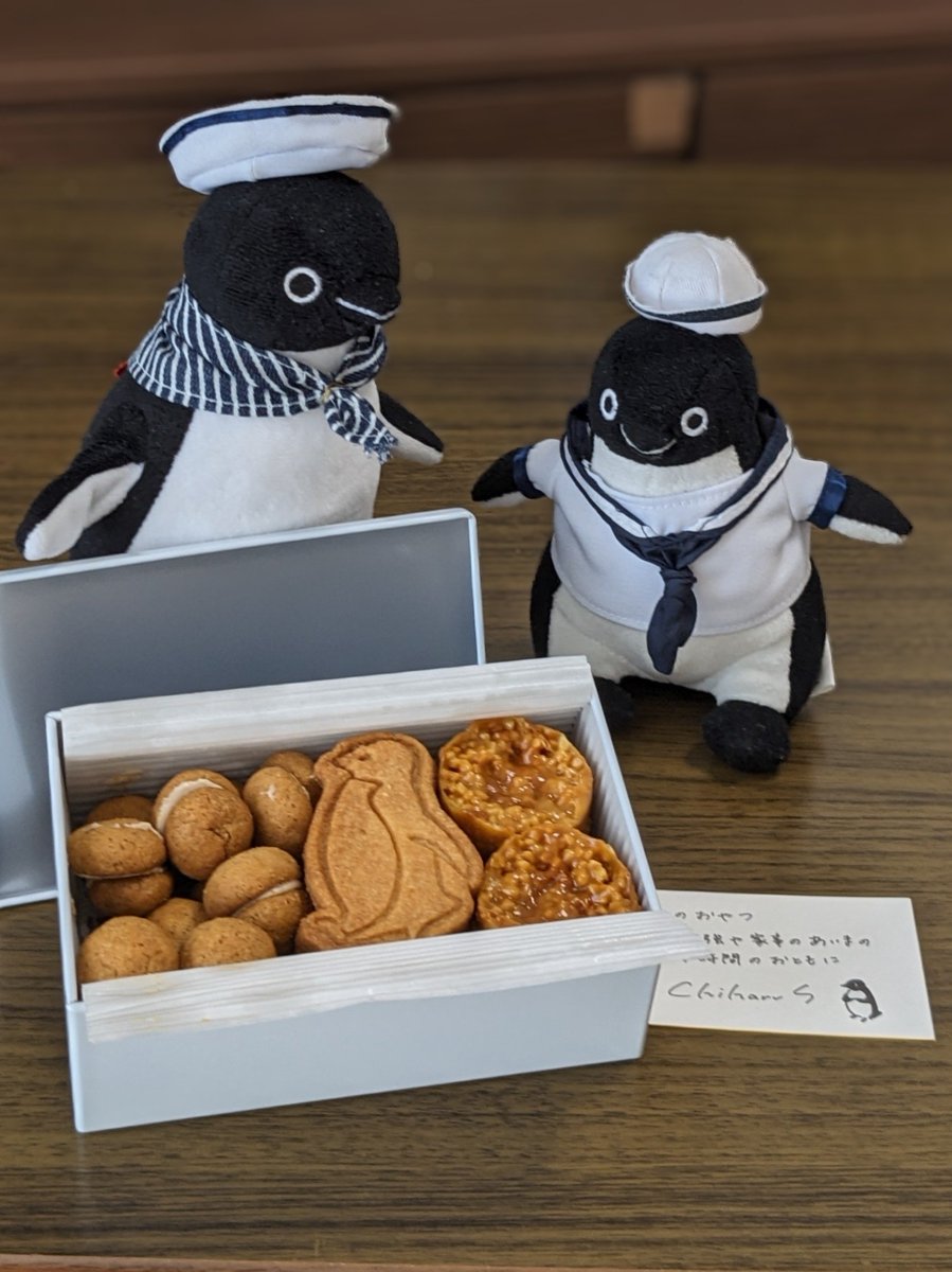 nanoka723's tweet photo. →つづき🧵
初見の方のために参考画像を。
夏の缶はこんなのでした。
#ぬい撮り 
#Suicaのペンギン  
#おやついーと
#日々のおやつ 
#MOODMARK
#クッキー缶 

https://t.co/VmiDsgajO7 https://t.co/zArCkt8p2i