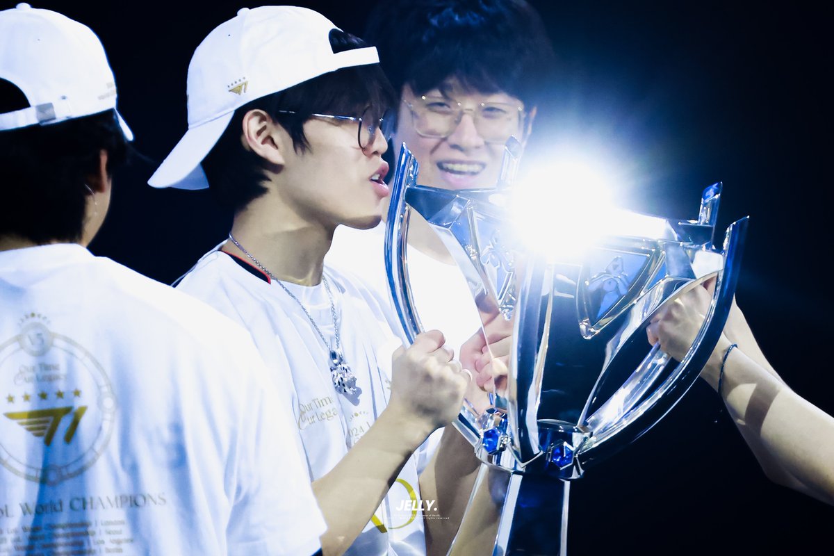 jellyoney's tweet photo. 241102 WORLDS 2024 
소년지화

#Worlds2024   
#ONER #오너 #문현준 https://t.co/P6zlUXGsYl
