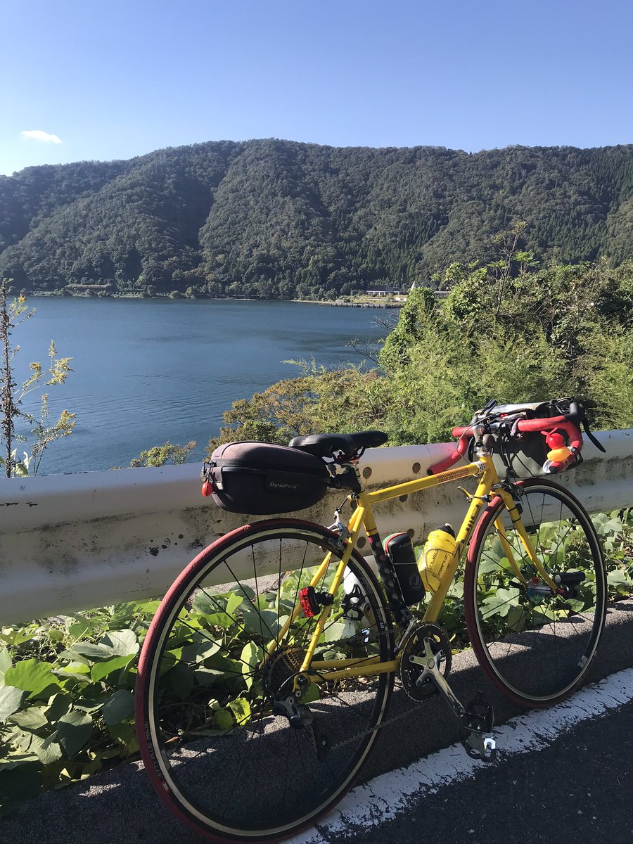 bicchee's tweet photo. ここまでのところ、唯一無風だった賤ヶ岳の峠越えが一番楽ちんなセクションだった（なんてこった）。 #ビワイチの日 ##ビワイチ #ロードバイク #サイクリング #zullo #tonica 体感でいつもより倍ぐらい走ってる気がする。 https://t.co/ukBcliiNxy