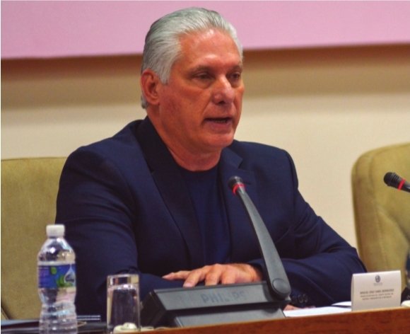 <a href="/DiazCanelB/">Miguel Díaz-Canel Bermúdez</a> en el 10mo. Congreso de la Uneac:
Enfrentamos una guerra de dos dimensiones: económica... y, en paralelo, cultural que tiene un componente simbólico, un componente sicológico y un componente de intoxicación mediática...
#UnidosXCuba