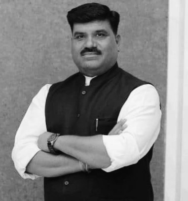 KamalPatelBJP's tweet photo. भाजपा किसान मोर्चा के पूर्व राष्ट्रीय मंत्री श्री ओमप्रकाश यादव जी के आकस्मिक निधन का हृदयविदारक समाचार प्राप्त हुआ।

मां नर्मदा पुण्यात्मा को अपने श्रीचरणों में स्थान दें एवं शोकमय परिजनों को यह असीम दुःख सहन करने की शक्ति प्रदान करें।

ॐ शांति! https://t.co/tksMvcrgq7