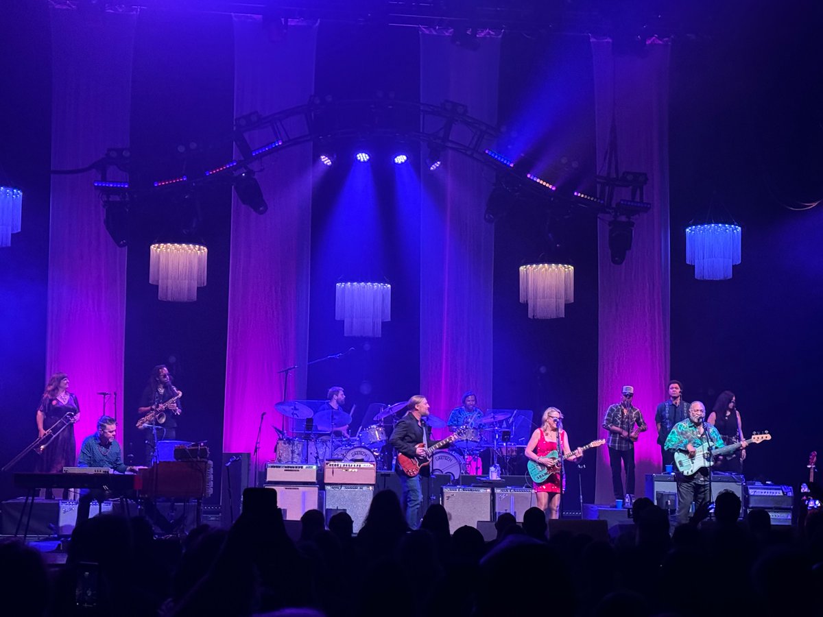schmohawk1's tweet photo. George Porter Jr with Tedeschi Trucks Band at @SaengerNOLA https://t.co/AehKEQvPOx