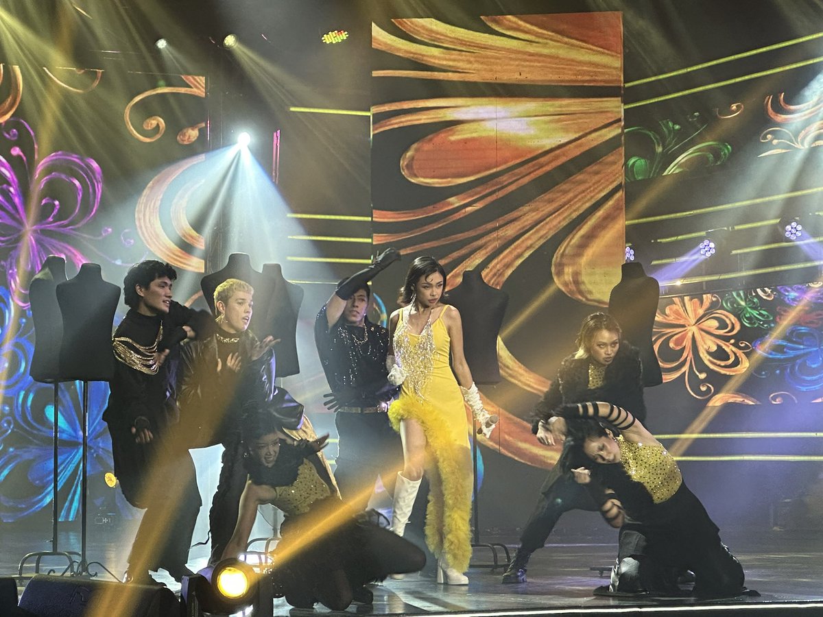 ASAPOfficial's tweet photo. AMAKABOGERA ng ASAP stage, Maymay! 🤩✨ #ASAPpride https://t.co/eWFTog6gnp