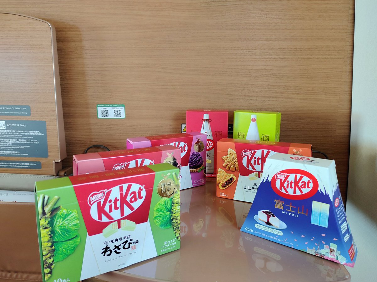 BLJapanTaiwan's tweet photo. Because #KitKat sounds like Kitto Katsu - You will surely win- they've become a good luck charm. #Japan has around 300 flavours.
Apart from the #KitKatChocolatory, the airports are the best place to get a wide range. So I got 7 flavours for giveaways after #LoveInTheAirKoi https://t.co/McFVnLhd37