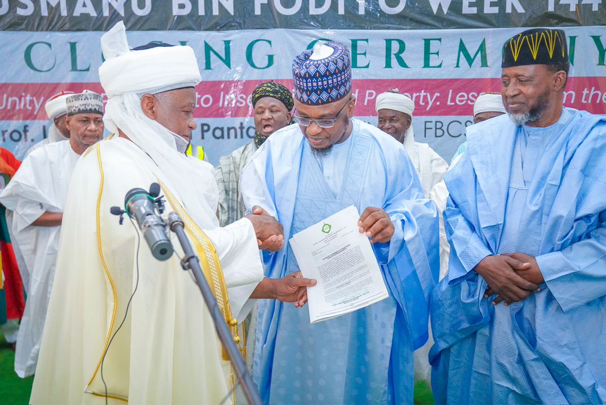 ProfIsaPantami's tweet photo. Our Royal Father, Alhaji Muhammad Saad Abubakar III, CFR, mni, Sultan of Sokoto and President-General of the Nigerian Supreme Council of Islamic Affairs (NSCIA), presented Professor Isa Ali Ibrahim (Pantami), CON, PhD, with the traditional title of MAJIDADIN DAULAR USMANIYYA. 
This title represents the entire land led by Sokoto Leaders under Usman ibn Fodiyo and his students and was conferred during the 11th Shaykh Usman ibn Fodiyo Annual Lecture. According to the Sultan, Shaykh Isa Ali Pantami's appointment was in recognition of his 18-year support to the Sultanate, philanthropic efforts, and scholarship grants to the poor and orphans, among other achievements. The Sultan encouraged Professor Isa Ali Pantami to continue his good work of serving humanity.