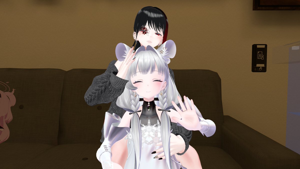 zuibun_vrc's tweet photo. 昨日撫でいら行ってきました
鏡使ったり横からだったり自分が普段されない撫で方をしてもらってめっちゃ癒されました
お二方ありがとうございました！
#撫でいら https://t.co/qNtB3D13lW