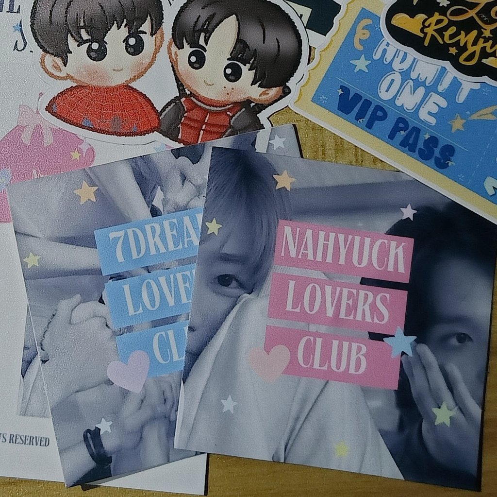 0825elle's tweet photo. cuties 🥹💗 tysm for these pretty keyrings and stickers <33 @mfalpiece @alwaysnahyuck @jwibuy @mahaeiwaga https://t.co/1RpF0hHU4E