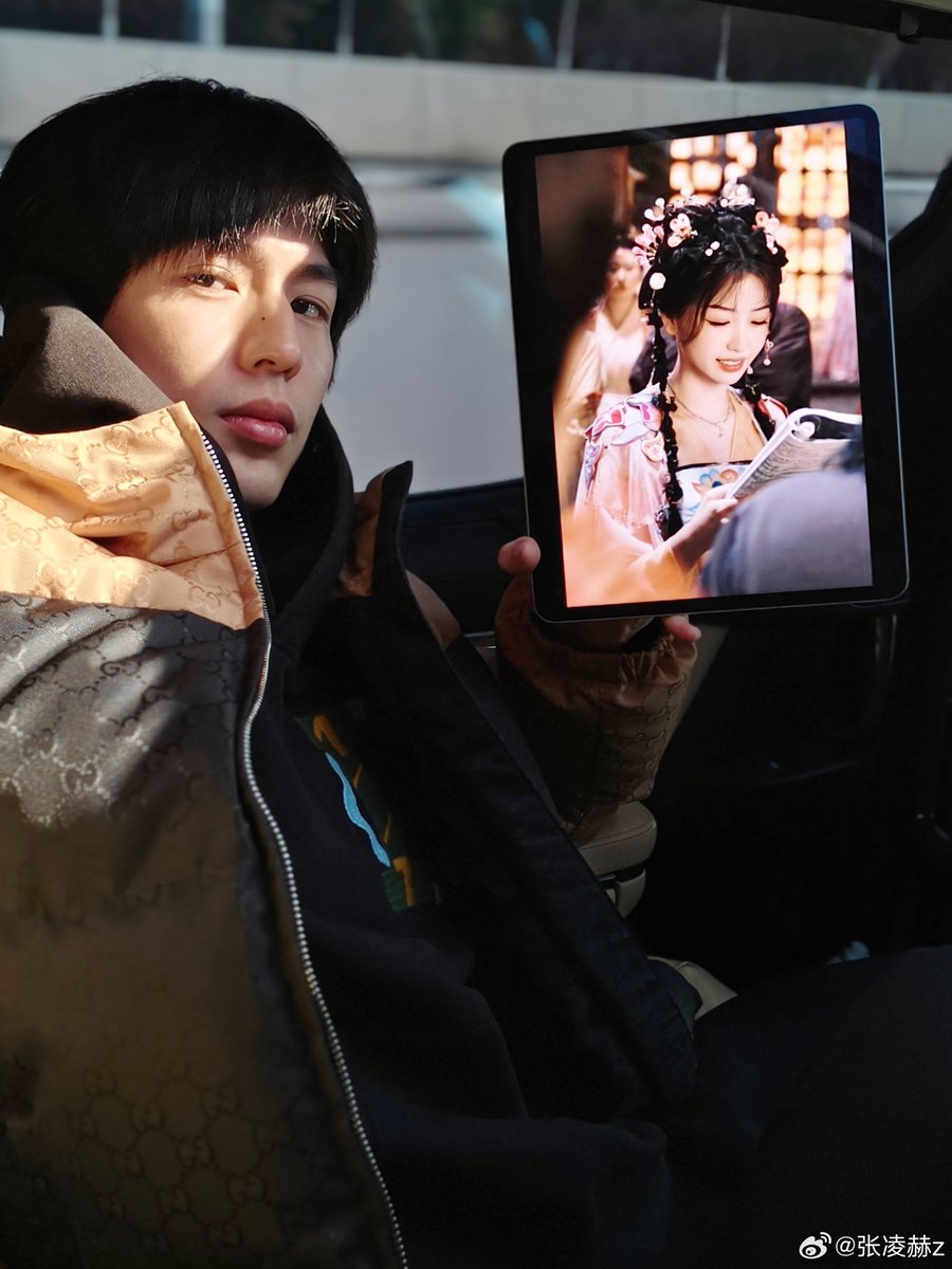 DailyZLH's tweet photo. #ZhangLinghe weibo update showing support to #EstherYu's currently airing drama #LoveGameInEasternFantasy

"See what's going on,
When did Ayun start to like such complicated headdresses?"

Ziyu will always be there for his Ayun 🥹 https://t.co/uBhJ0hVnQe