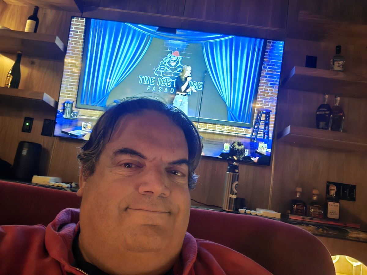 Eventbusters's tweet image. Hanging out in the greenroom at the Ice House about to perform a set for a capacity crowd.