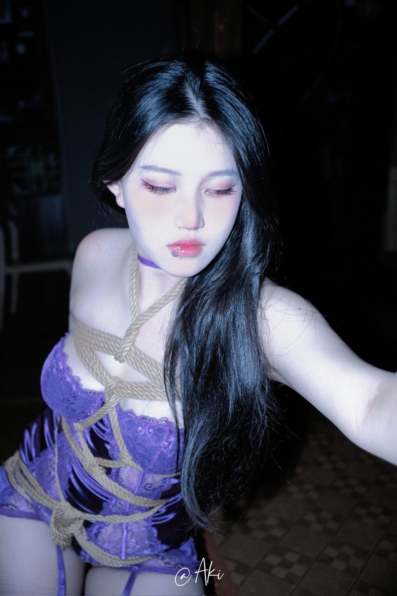 “我的美人”
​
​​Model： <a href="/KeAibianbian/">边边没脑壳</a>
​Photo： <a href="/llansshan_/">葡萄*</a>
​Rope： <a href="/Qibai520/">Aki_阿起</a>