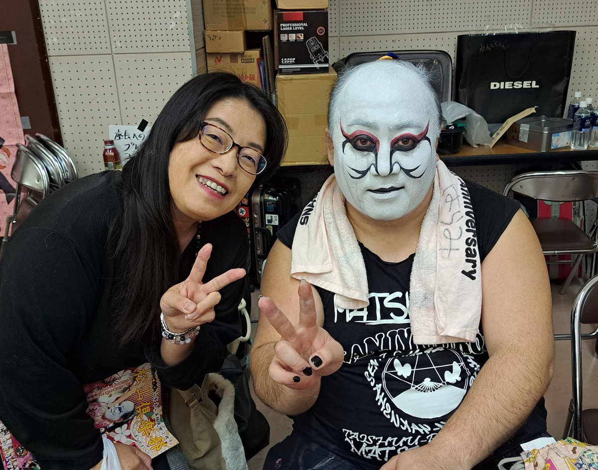 お久しぶりにレフリーKC様と会えました。勘十郎様にも試合前に写真 