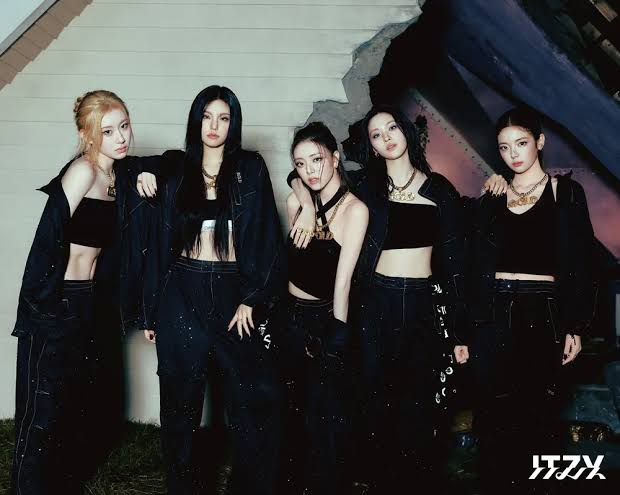 TEAM_IMNVS's tweet photo. YEAR END VOTING 2024

MAMA AWARDS-MNET

🚨 X MASS VOTING

MIDZY drop the tags here and follow the rules

✅1 tweet/acc/day
(use all ur public acc to tweet everydy)
✅1 retweet = 1 X vote

❌Tweet more than once per day
❌Use other artist tag

GOAL:500 replies

#2024MAMAVOTE #itzy https://t.co/D1uPYwIXqz