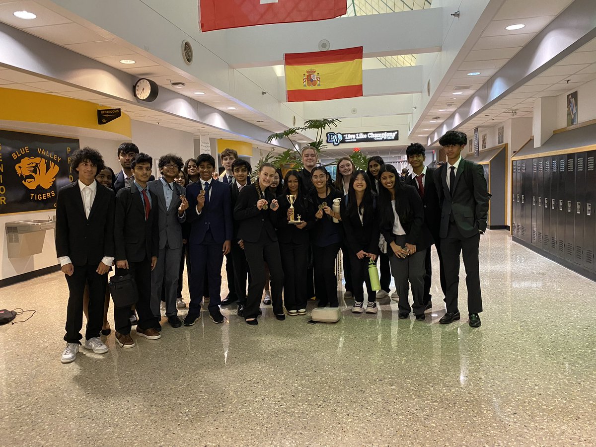BVWestDebate's tweet photo. But wait, there’s more! The Jaguars were also in action at Blue Valley High:

Team wins 3rd in sweeps!

NOVICE SPEAKERS:
Aashi - 1st🔥
Aria - 2nd 
Nitin - 9th 
Prahlad - 10th

NOVICE:
Aashi/Aria - 1st, 5:0🔥
Nitin/Prahlad - 5th, 4:1

OPEN:
Madhava/Rishi - 7th, 3:2 

@westjags https://t.co/HxVZfvYhi9