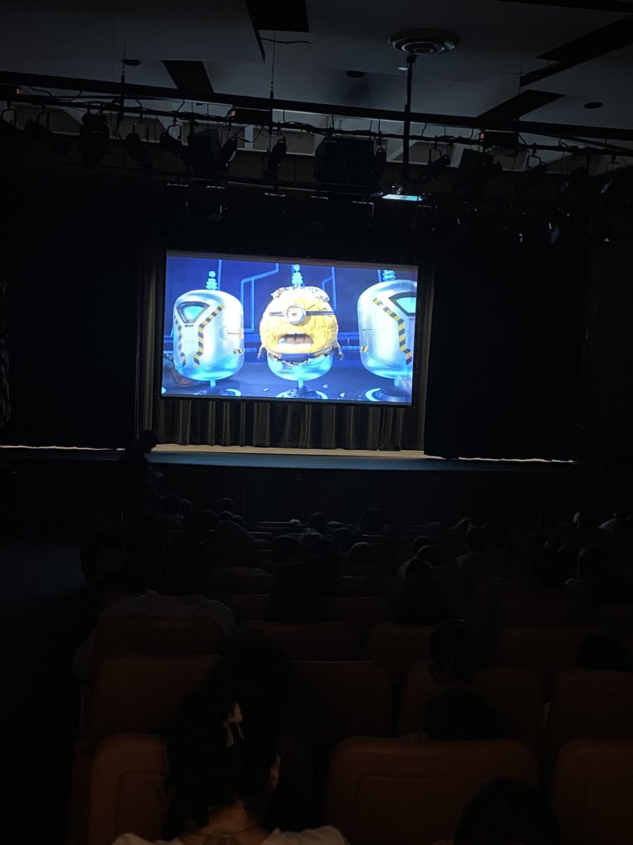 VBatt_PhysEd's tweet photo. Family Movie Night at HB High School! Thank you so much to our amazing PTA for running this event for our kids and families 🎥 🍿 @HamptonBaysES #HBstrong https://t.co/67yURoxsoF