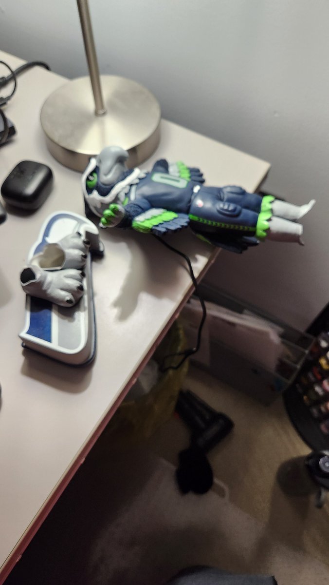 D O N D E R tweet media