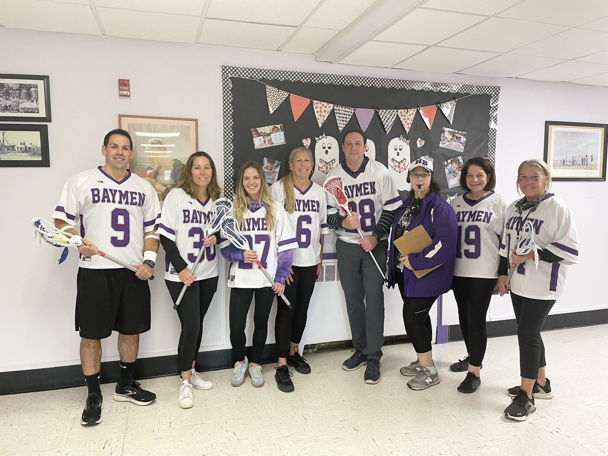 VBatt_PhysEd's tweet photo. Harvest Parade was a great success! The kids had a great time dressing up 👻 🎃 @HamptonBaysES #HBStrong https://t.co/YNtGSSuOXP