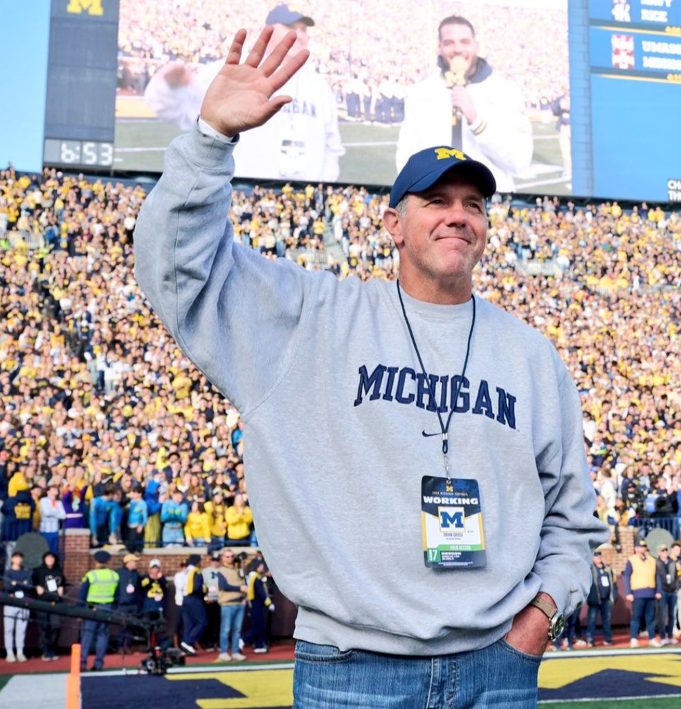 WoodsFootball's tweet photo. Former Michigan QB that won a National Championship

San Francisco 49ers coach who's done a great job developing Brock Purdy in an innovative offensive scheme

I think Brian Griese would be a great offensive coordinator/quarterbacks coach in college. https://t.co/tcmQr4HwxP