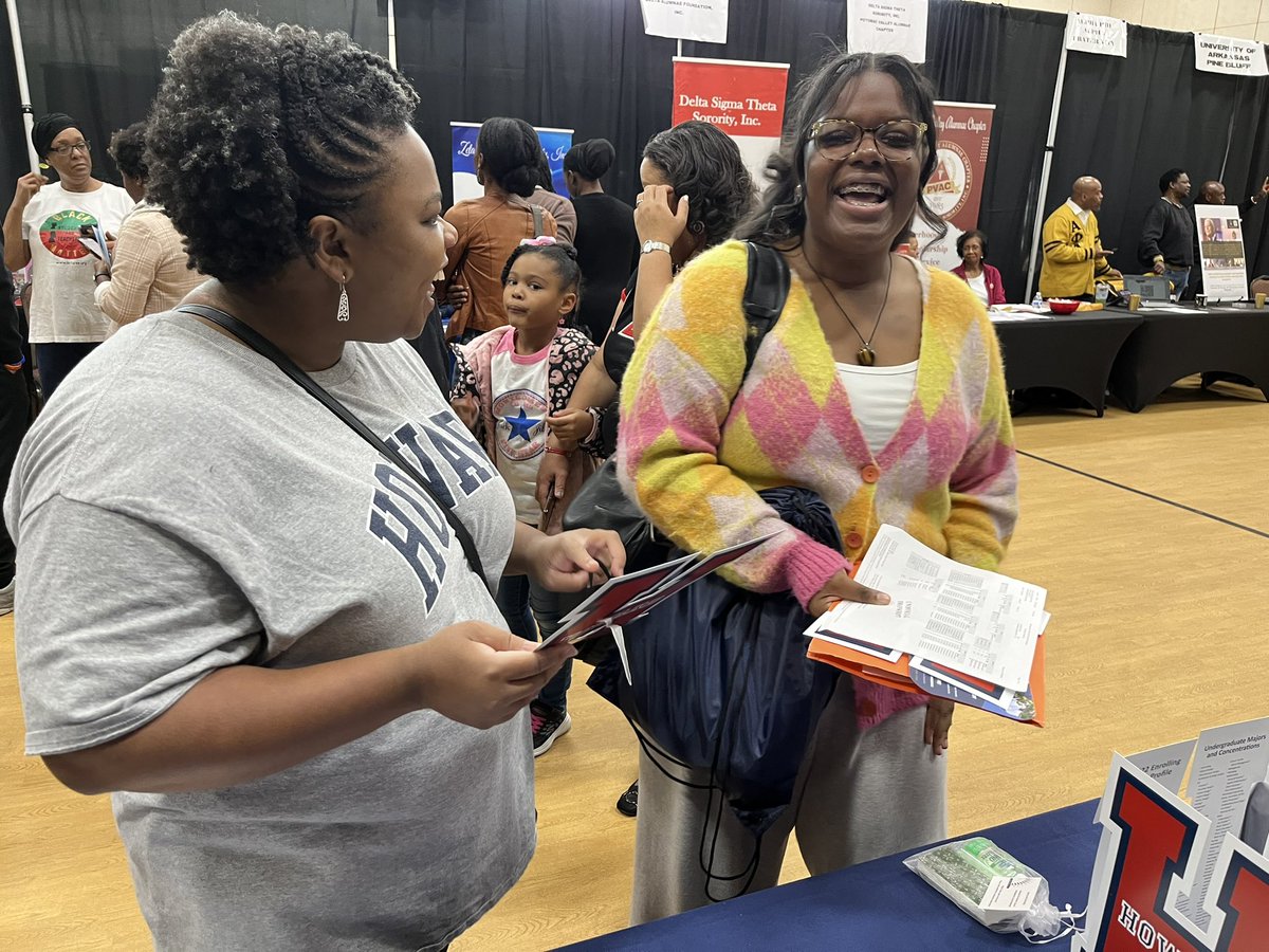 Huac_mocomd's tweet photo. First college fair of the school year ✅

Thank you to the team at @MtCBC_Rockville for inviting and hosting us! We LOVE talking to students and sharing resources about our beloved alma mater and scholarships to pay for school! 

Until the next move,
#HUMoCoOntheMove 😎🦬 https://t.co/i4T6mldVE7