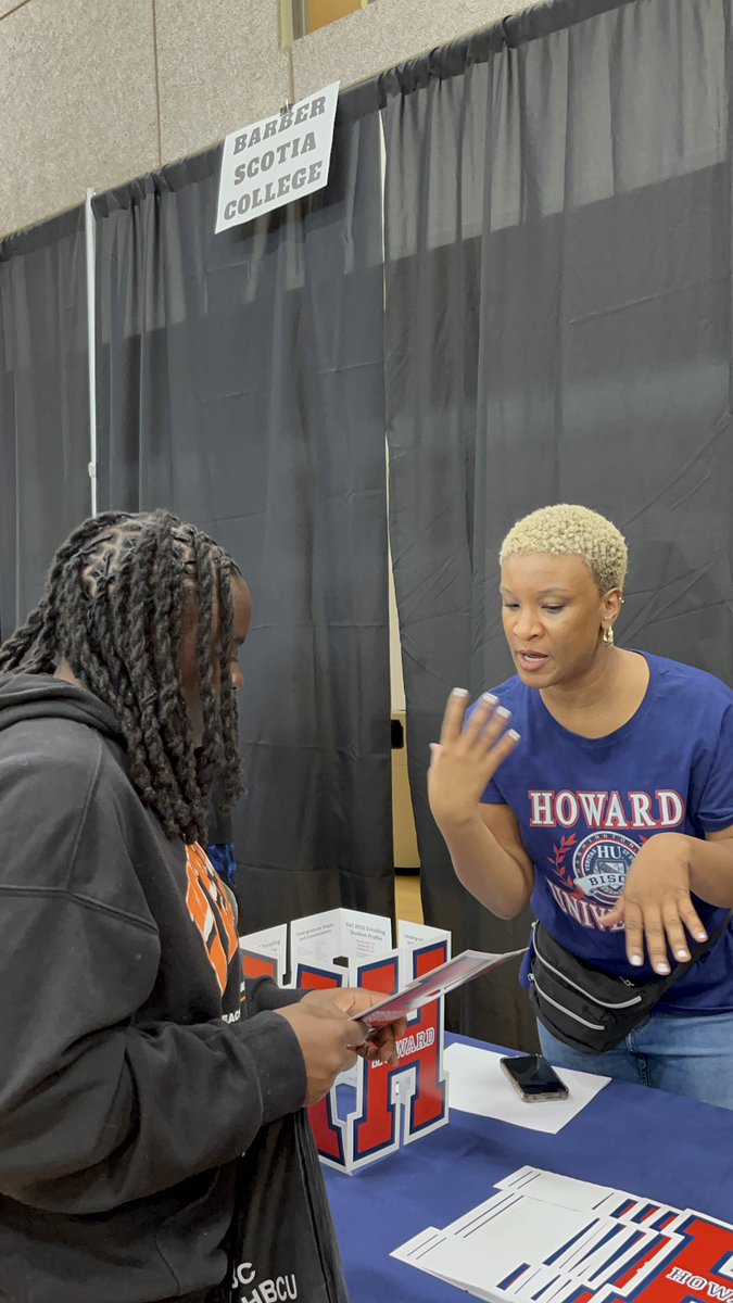 Huac_mocomd's tweet photo. First college fair of the school year ✅

Thank you to the team at @MtCBC_Rockville for inviting and hosting us! We LOVE talking to students and sharing resources about our beloved alma mater and scholarships to pay for school! 

Until the next move,
#HUMoCoOntheMove 😎🦬 https://t.co/i4T6mldVE7