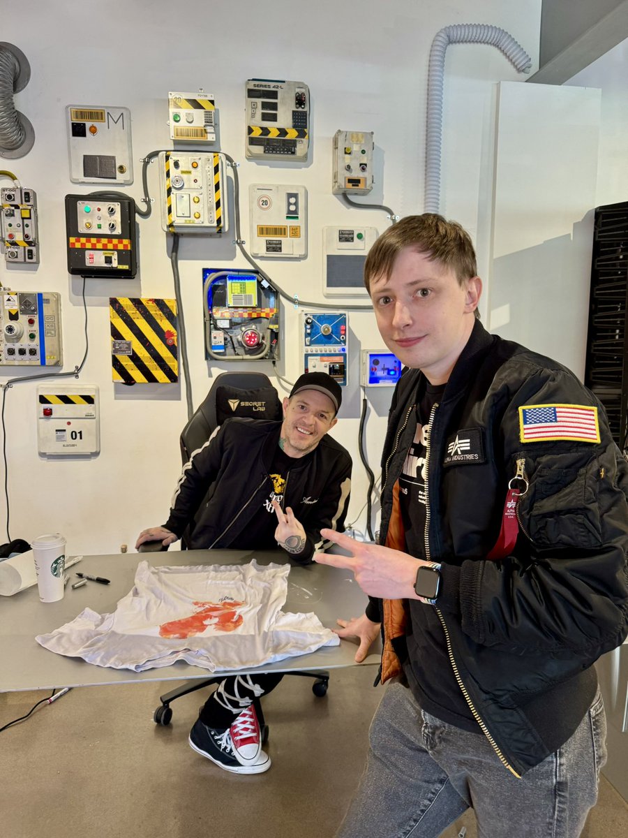 Unde4dmau5's tweet photo. Meet and greets with Joel are always neat. https://t.co/pnX9Vdssoi