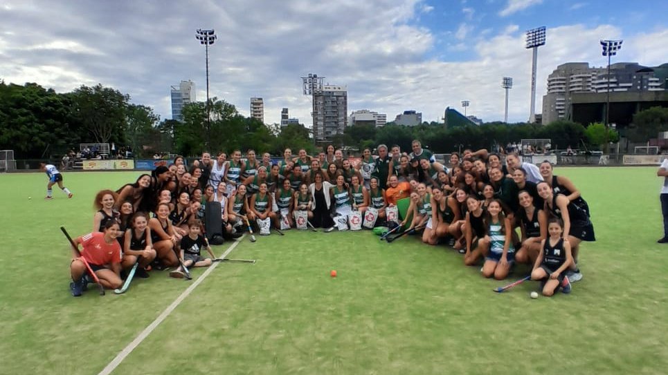 ferrocarriloest's tweet photo. #HockeyFemenino 🏑 Resultados
25° Fecha
1° B
#Ferro 2 (Urrutia, M. Santa María) - #GEBA B 0 (📷)
1° E Zona 2
#CentroNaval B 1 - #Ferro B 2 (Maniero, Fiasche)
1° F Zona 4
#GEBA D 3 - #Ferro C 0
27° Fecha
1° G Zona 1
#Ferro D 3 (Campioni, Panaro, Campana) - #MercedesRC 0 https://t.co/34C5zAObs3