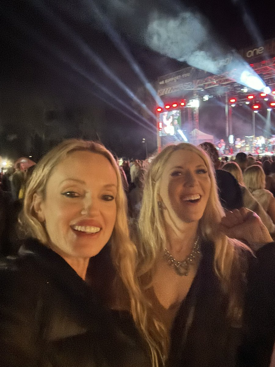 CarlaLieblein's tweet photo. #One805concert #FirstRespondersBenefit #kevincostner https://t.co/SsWjE9MTiW