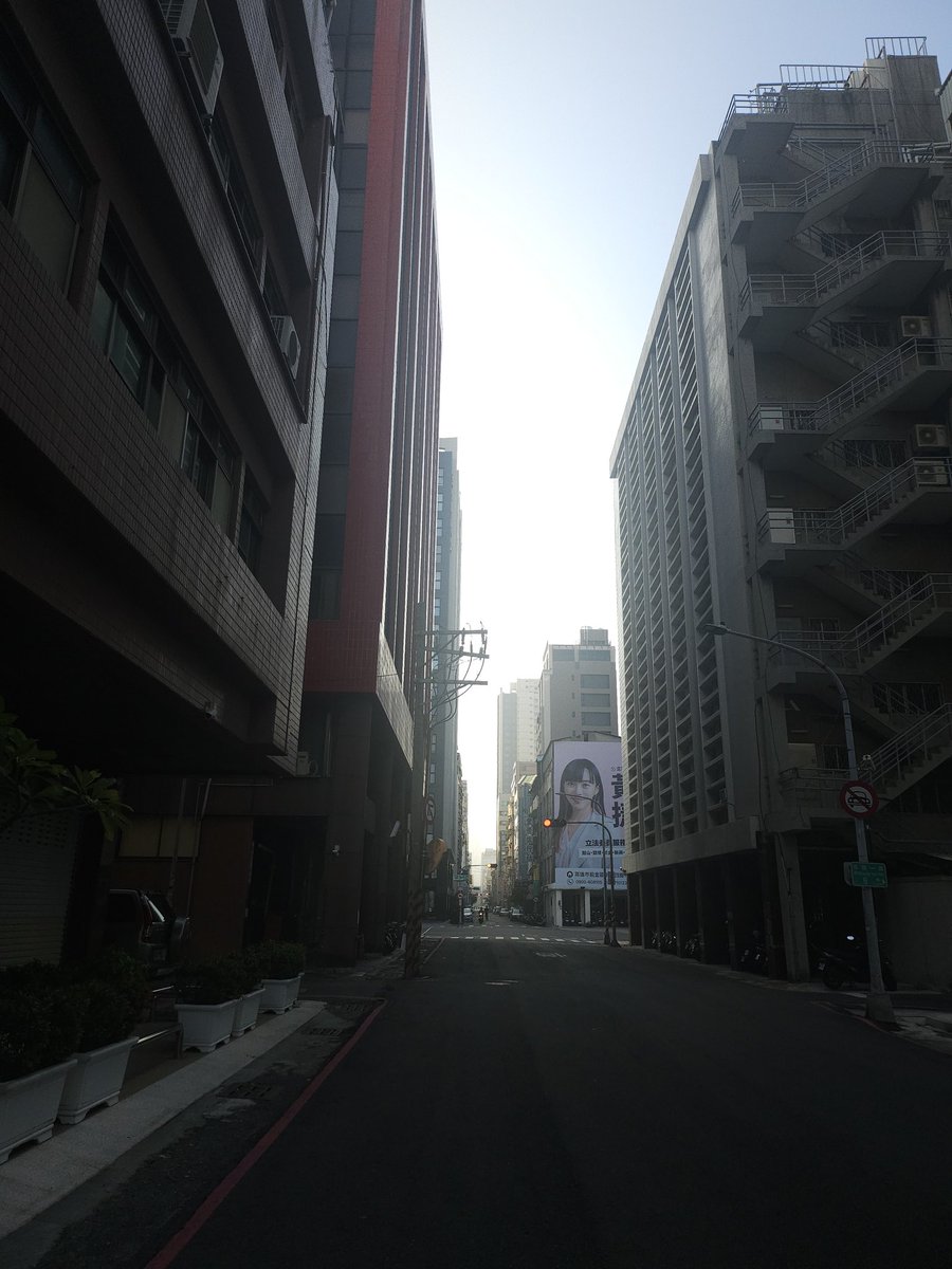 kaori11230831's tweet photo. 現地時間朝7時ホテル出発
red line 最寄り世運駅から徒歩10分
アリーナ入場口はスタジアム入口右側に専用ゲートあり✔️
#skz #domimATE #taiwan #Kaohsiung #台湾 #高雄 https://t.co/dSnVkWXtAP