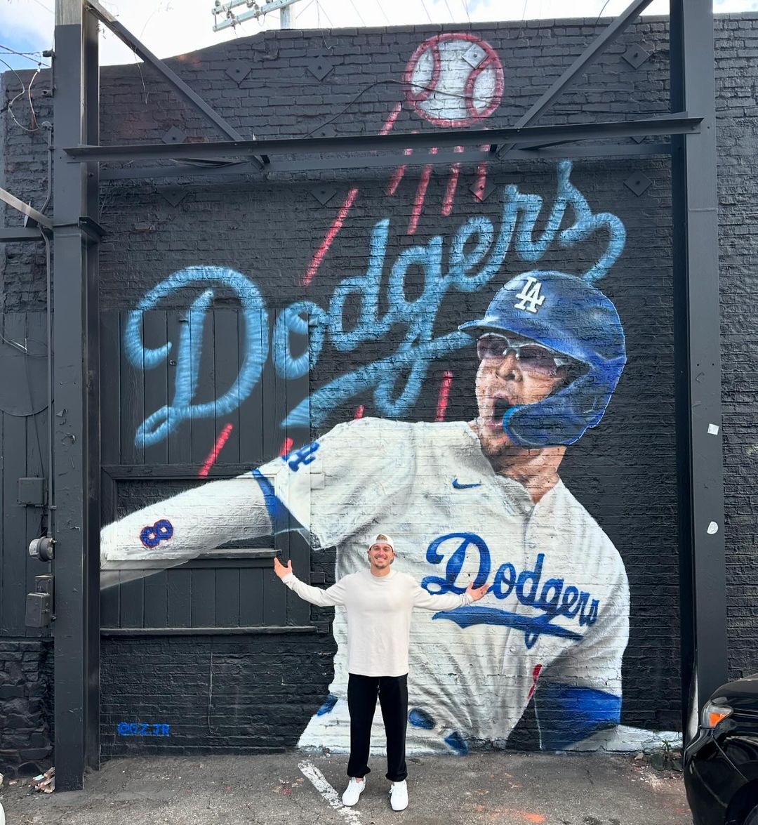 mlbespanol's tweet photo. Un detalle especial de la afición de los Dodgers para Kiké Hernández 🫶

📸 IG/kikehndez https://t.co/oyetZ29n86