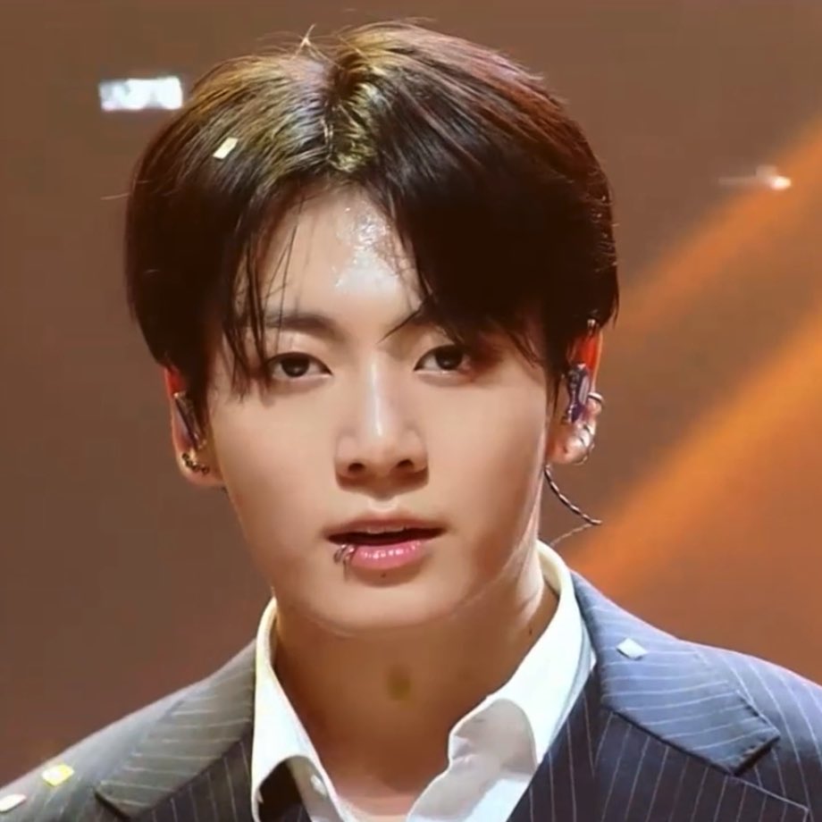 topsingerjk's tweet photo. 황금막내 정국아 골든1주년 축하해🎉🎉🎉 덕분에 행복한 1년을 보냈어
선물고마워💜
#우리정국_골든1주년_축하해
#1YearWithGolden
#JUNGKOOK_IS_GOLDEN https://t.co/j6G2lo64qB