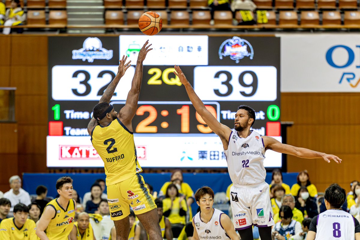 電光掲示板とコラボ。
昨日アップしたダンク写真、たくさん見てもらってありがとうございます！
今日は行けませんが、勝利を願って👍

#信州ブレイブウォリアーズ
#basketball