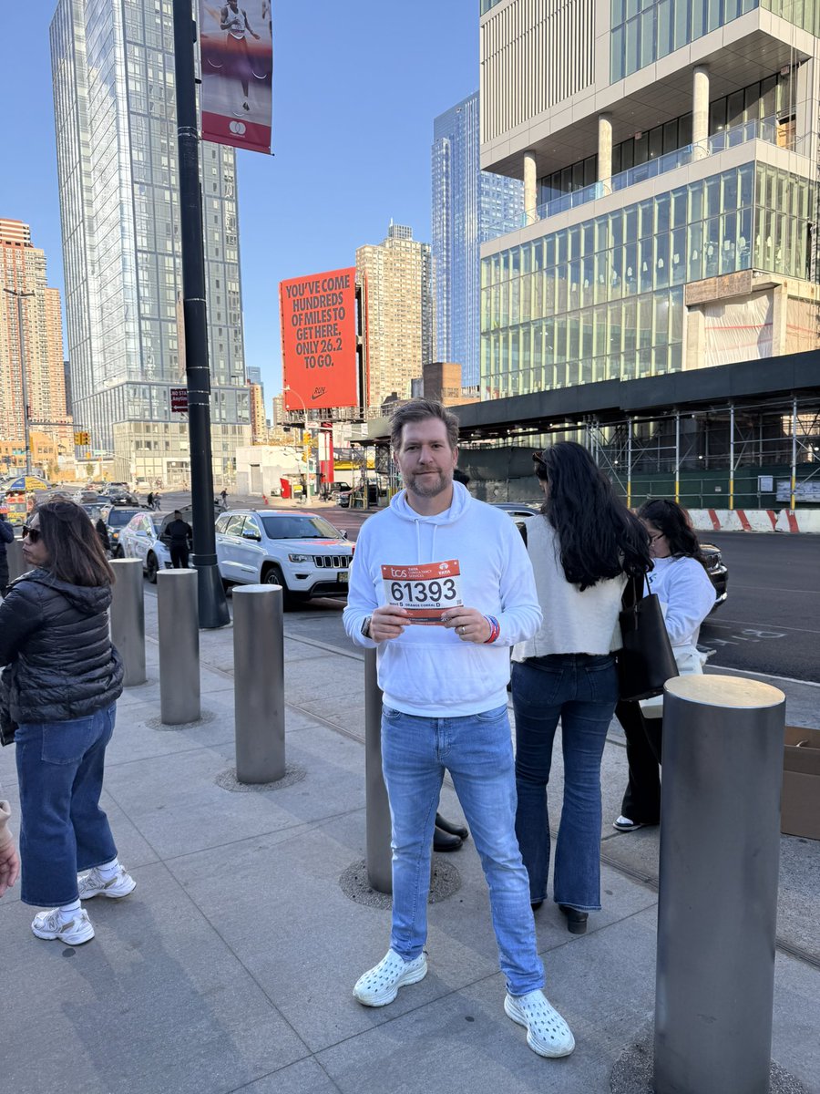 Back in the Big 🍎 for another 26.2.  See you at the finish line. 🏃🗽