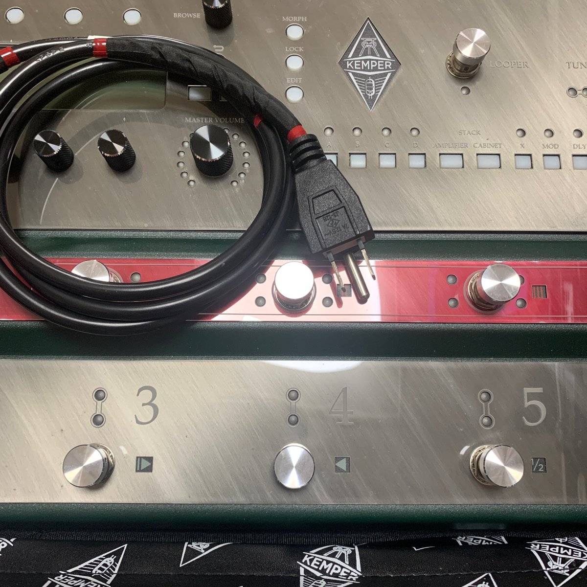 kazuho_ohmura's tweet photo. 自分への誕プレその3
The NUDE CABLE D-TUNE Type-R
ケンパーステージ用に購入。
早く爆音で出したい🎸
サウンドハウスの在庫無くしたの
俺かもしれない🤭
#TheNUDECABLE
#NUDE CABLE
#Dtune
#KEMPER
#KEMPERPROFILERSTAGE
#ケンパーちょうだい https://t.co/tQgjNQCVAZ