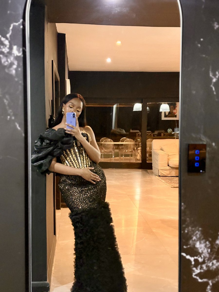 MPUMIMLAMBO_'s tweet photo. Finally home #SAMAs30 https://t.co/z9lmtWgXFe