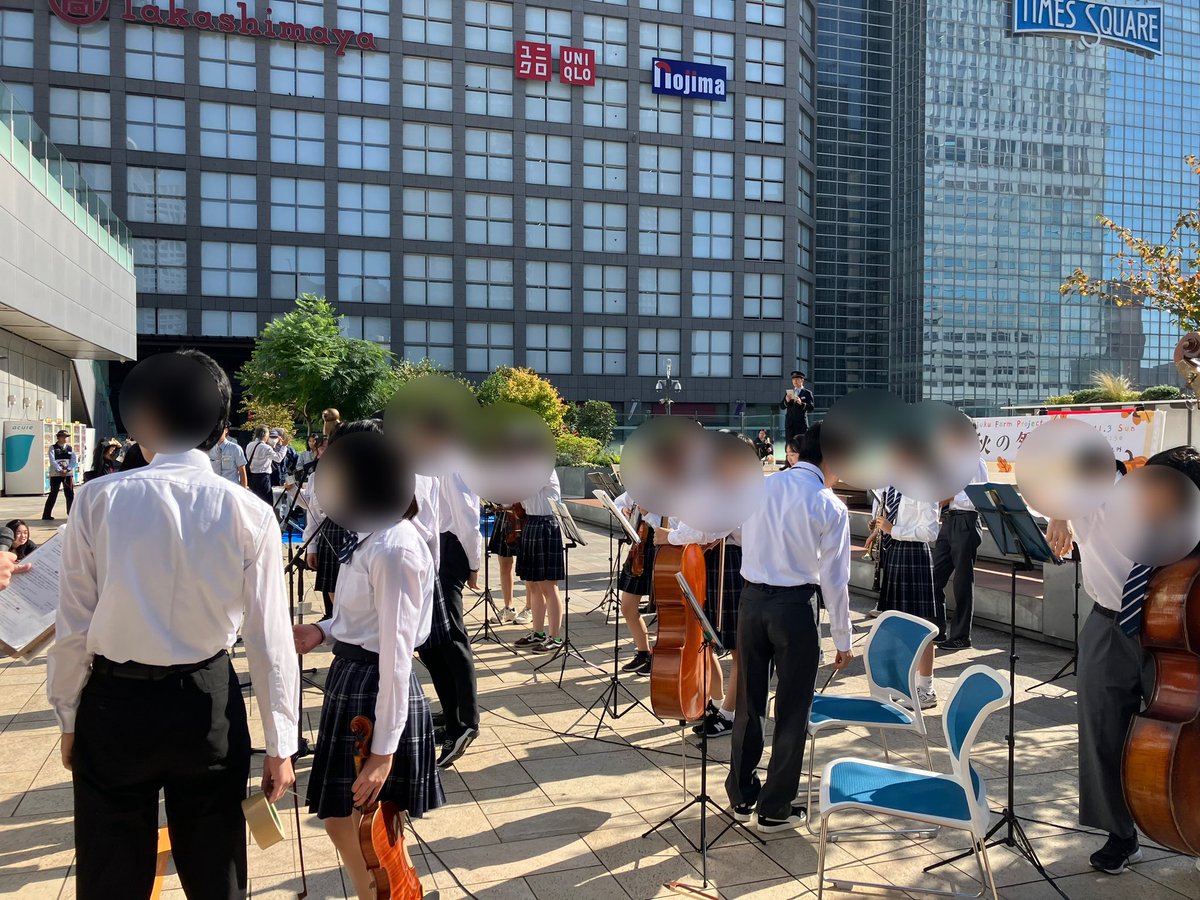 spo_snjk's tweet photo. 今日はペンギン広場で歌部さんと演奏させていただきました！
予想より人が多くて緊張したり、直射日光に負けそうになったり…
でも最終的には最高の演奏になったと思います！
軽音さんやダンス部さん、チアさんのパフォーマンスも最高でした！ https://t.co/FSKWIuj7vY