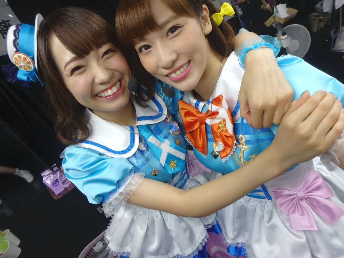 Dailyanshk's tweet image. Day 14
「一枚目がはじめてのお披露目の。
二枚目が2ndライブツアーでの。
どちらもしゅかさんと。 あの時と、これからも。
…楽しそうかよ。笑」