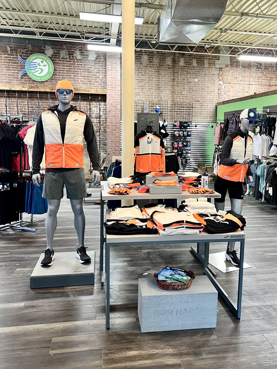 ConfluenceRuns's tweet photo. Join us at Confluence Running Hudson Valley in downtown Middletown on Dec 7th! 🎊 Stop by for giveaways, tasty food, refreshing drinks, and loads of fun! 🏃‍♂️

📅 Mark your calendars &amp; follow us for updates. Don’t miss out—let’s celebrate together! #GrandOpening #ConfluenceRunning https://t.co/AlEf8NrGzM
