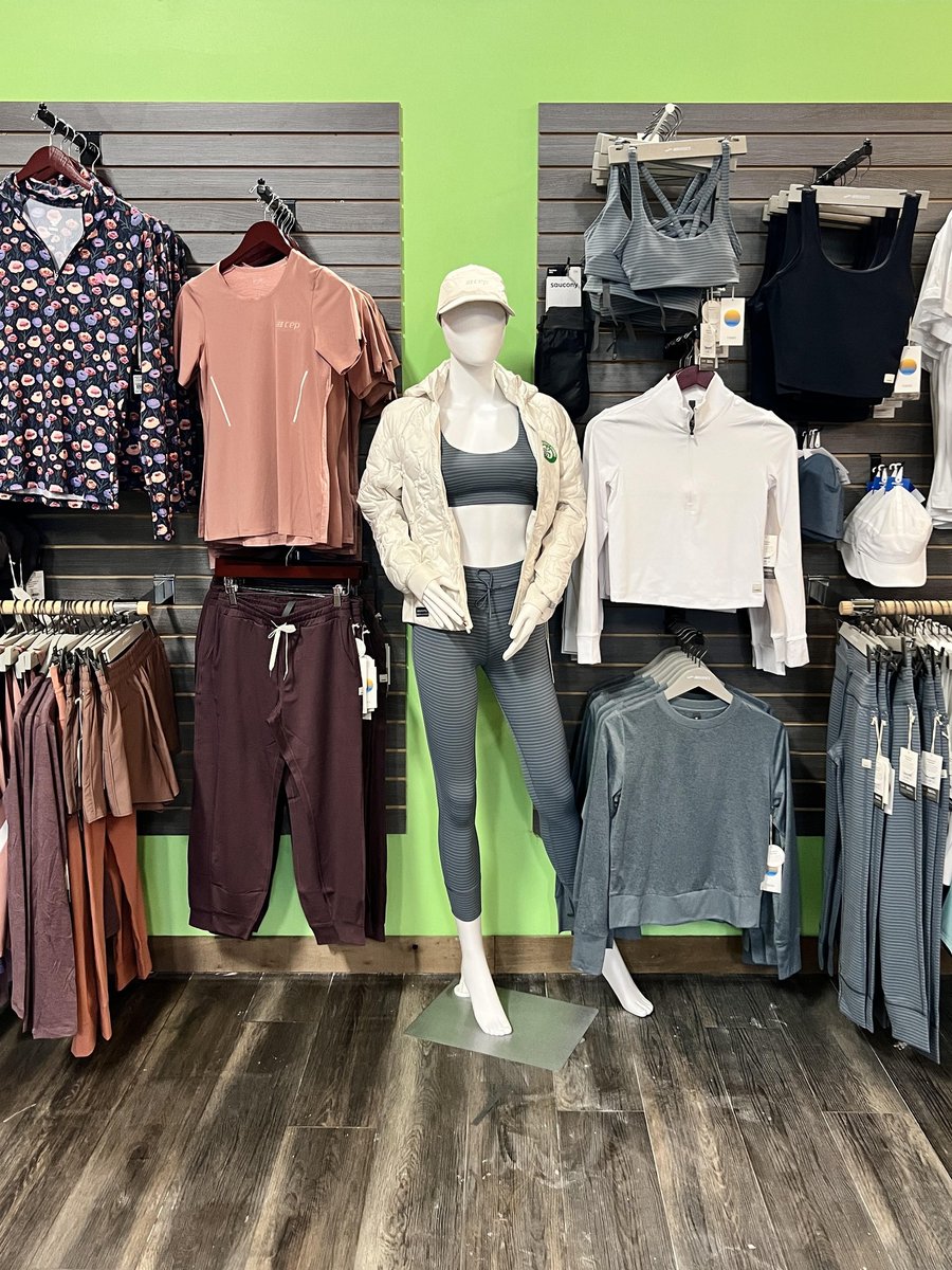ConfluenceRuns's tweet photo. Join us at Confluence Running Hudson Valley in downtown Middletown on Dec 7th! 🎊 Stop by for giveaways, tasty food, refreshing drinks, and loads of fun! 🏃‍♂️

📅 Mark your calendars &amp; follow us for updates. Don’t miss out—let’s celebrate together! #GrandOpening #ConfluenceRunning https://t.co/AlEf8NrGzM