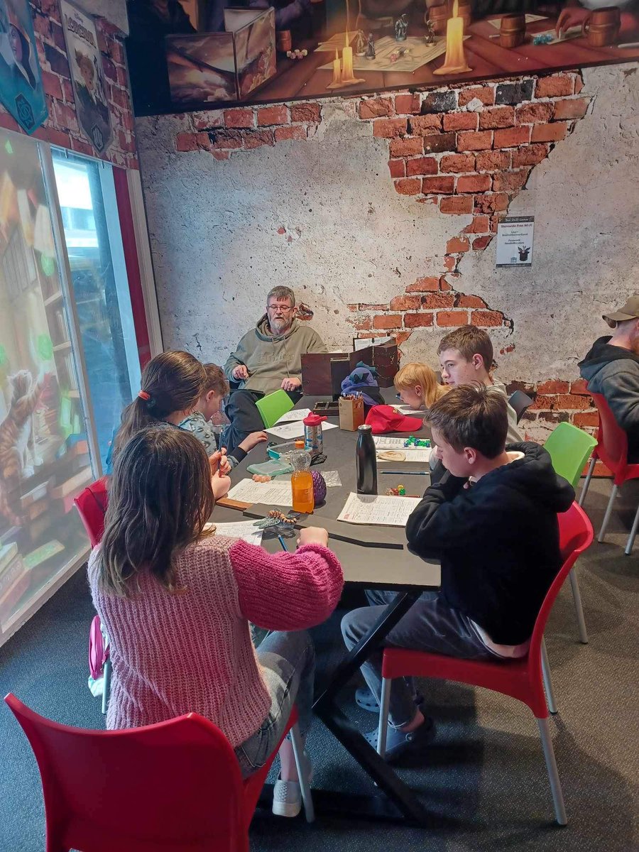 bea_dnd's tweet photo. Kids DnD is a blast today! Our 11am game with Greg was a riotous challenge of puzzles and wit!
And at 1pm Matthew continued his Spelljammer campaign and our adventurers might be hijacking a ship 👀

#kidsdnd #u15dnd #beadndgames #wpnpremium #instoreevents https://t.co/OC7IK5Ujl6