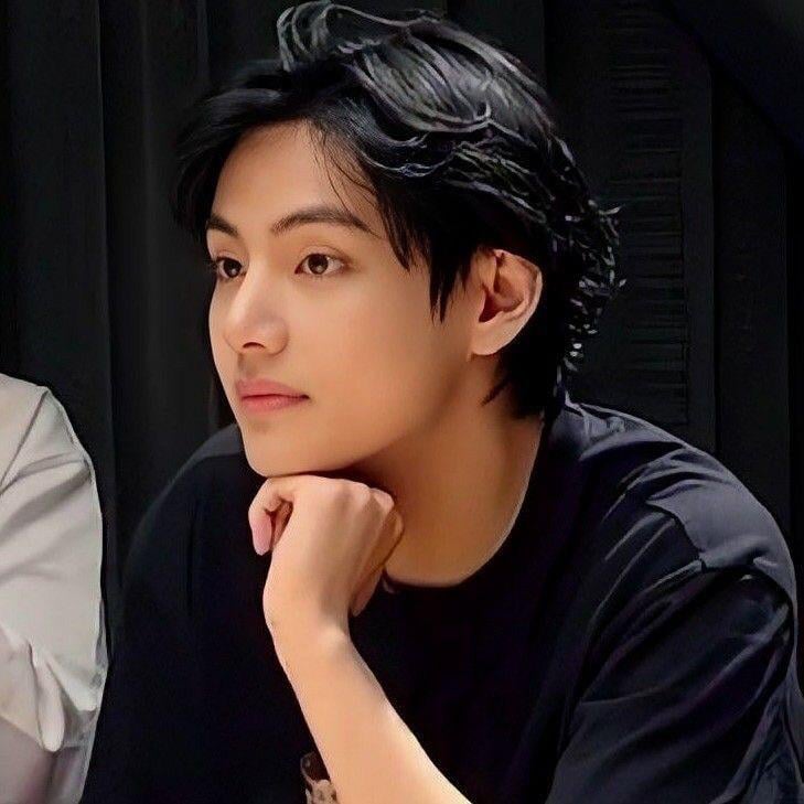 worldwidebonsai's tweet photo. Not when Kim Taehyung exists?? https://t.co/X7WUnVpTMy