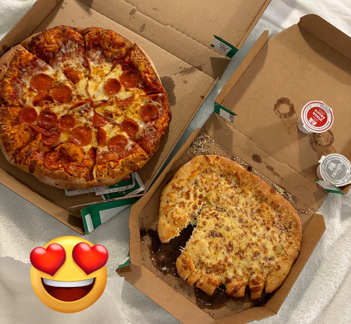 Joyouss0's tweet photo. Yes. 2 days in a row. I had to. Also…The cheesy bread was the best I’ve ever had!!! @OfficialOPLive @OnPatrolNation @ReelzChannel @OnPatrolLive @MarcosPizza #OPLive #OPL #OPLiveNation #Pizza #Delish #SharingWithYou 🥰 https://t.co/Y5ws3oLQbT