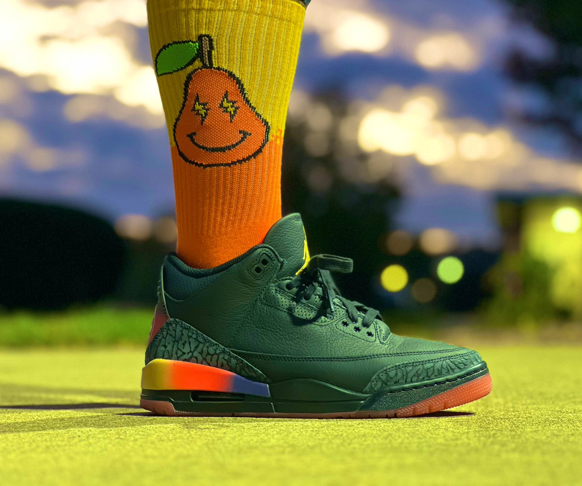 SincereN916's tweet photo. #KOTD
Jordan 3 x J. Balvin “Rio”
#nike #jordan3 #jbalvin #getpaired #yoursneakersaredope #wearyourkicks https://t.co/PJb1maEZy9
