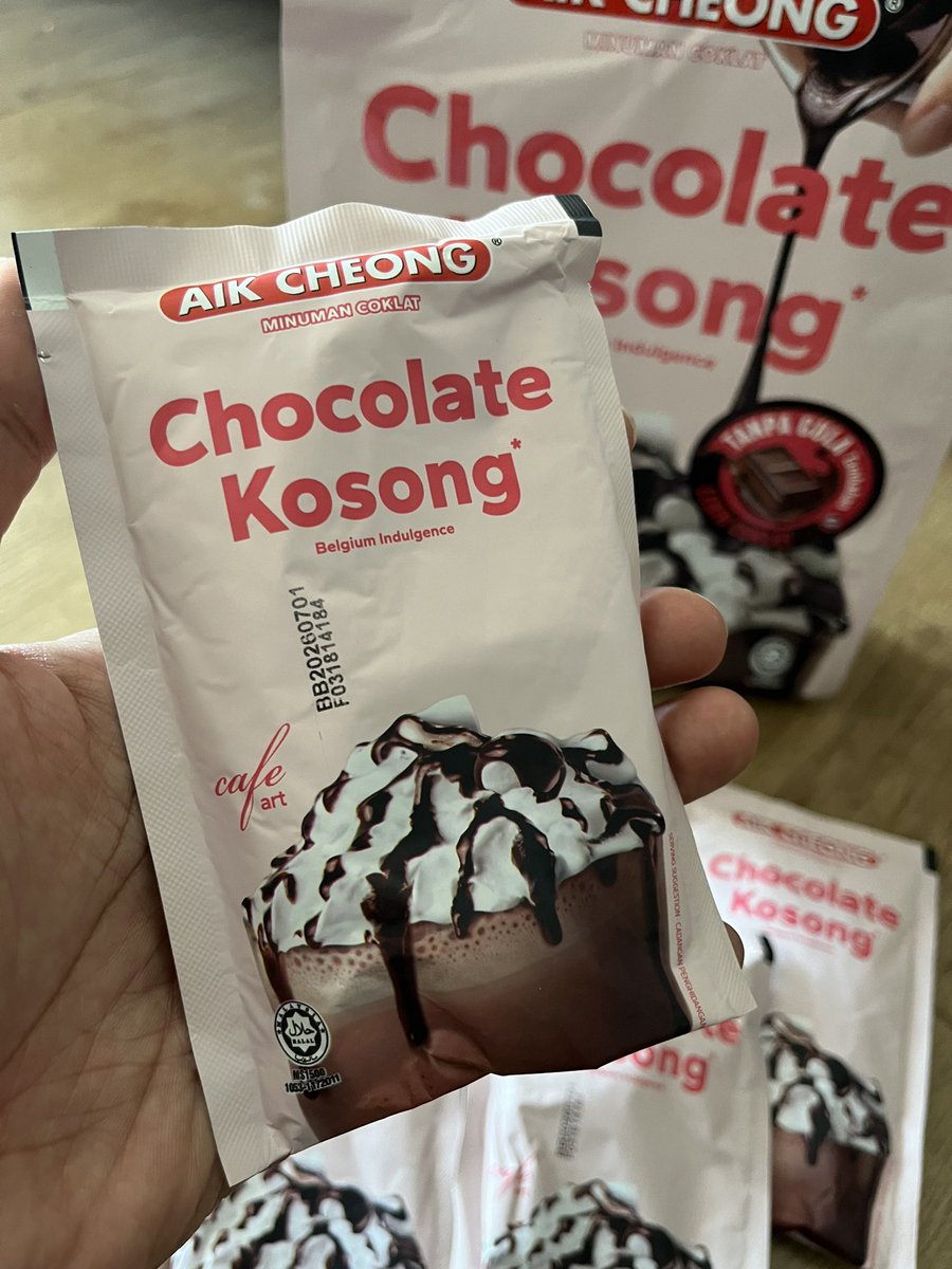 SyedAkramin's tweet photo. Saya sudah jumpa minuman coklat yang sesuai dengan diet saya. Kalau anda mahu kurangkan pengambilan gula, boleh cuba minuman ‘chocolate kosong’ oleh Aik Cheong. Rasanya seperti air coklat panas biasa cuma tanpa rasa manis. Harga pun tak mahal. https://t.co/RFbMKEyPXO