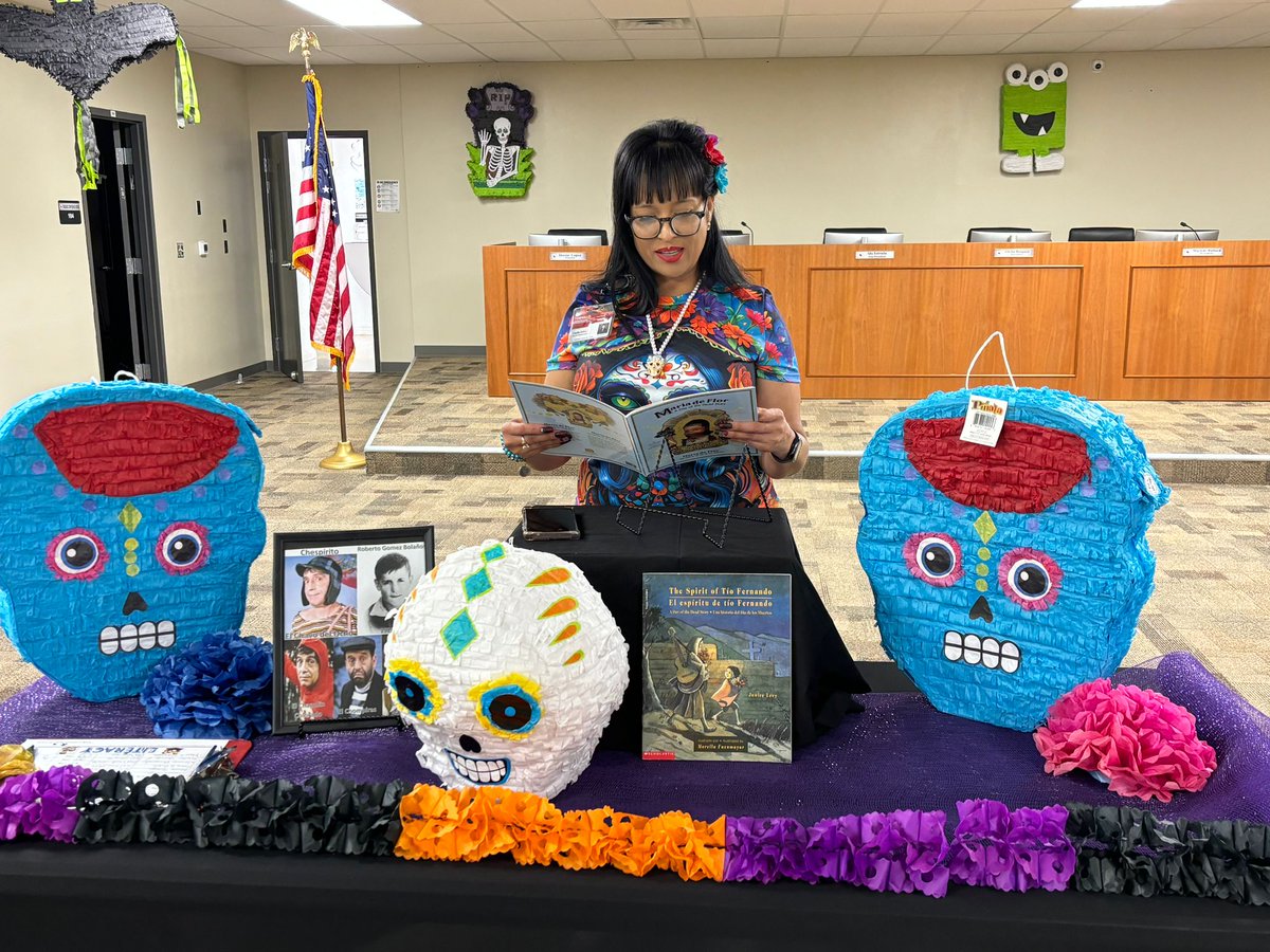 TISDFamilyEnga1's tweet photo. What a way to celebrate our culture &amp; Literacy Happy Day of the Dead!
Feliz Dia de los Muertos!
Que mejor dia para celebrar nuestra cultura y literatura Feliz Dia de los Muertos! #TISDPROUD #TISDtheplacetobe https://t.co/95lP2mMTDx