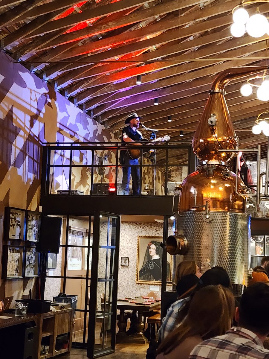 Max Vogel live at the Calistoga Depot